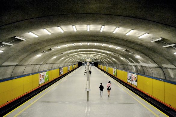 1024px Stacja linii metra M1 Wierzbno