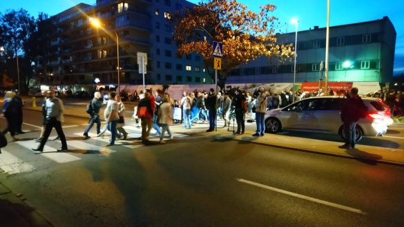 protest ulica sokratesa wypadek bmw 5