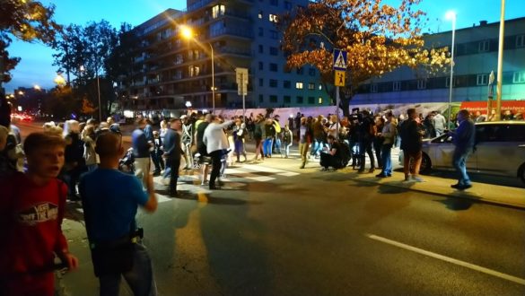 protest ulica sokratesa wypadek bmw 7
