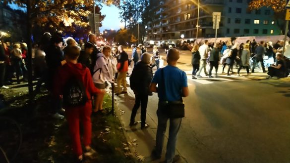 protest ulica sokratesa wypadek bmw 8