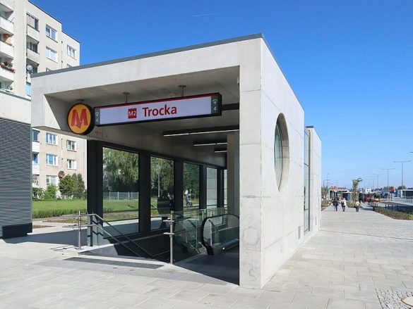 799px 2019 Warszawa metro Trocka 7
