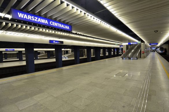 Peron czwarty Dworzec Centralny w Warszawie 2015 01