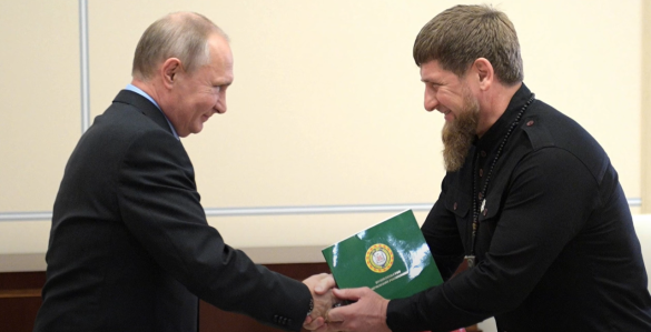 Ramzan Kadyrow, szef Republiki Czeczeńskiej i Władimir Putin(fot.Youtube OSW)